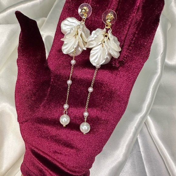 Angel Gold and White Floral Earrings with Pearl Accents - Picture 8 of 12